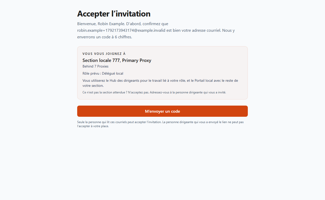 La page Accepter l’invitation, avec la section que vous rejoignez, le rôle prévu et le bouton M’envoyer un code